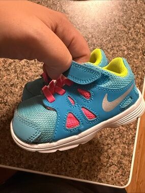 6c Nike Revolution 2